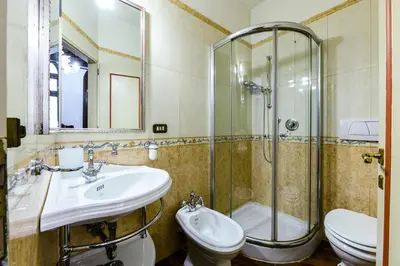 Bagno di Rubino's Room