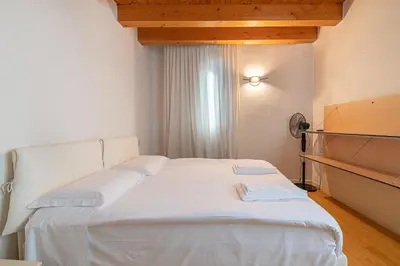 Letto o letti in una camera di MAISON MARIA city center Public Parking Available