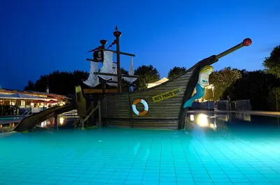 Piscina di Albatross Mobile Homes on Camping Ca'Savio o nelle vicinanze