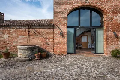 Facciata o entrata di Old Well Country mansion 3200SquareFeet