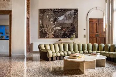 Area soggiorno di Noble Floor Art Apartment R&R