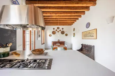 Cucina o angolo cottura di Beautiful Villa With Garden and Private Parking!