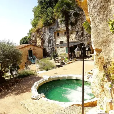 Chez Les Grottes