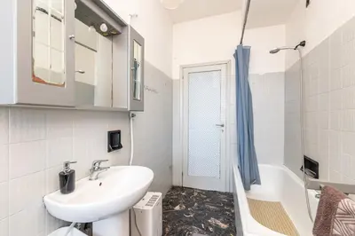 Bagno di GuestHost - Mestre Roomy Apartment!