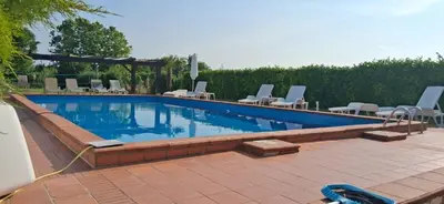 Piscina di Casale Gelsomino primo piano o nelle vicinanze