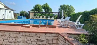 Piscina di Casale Gelsomino primo piano o nelle vicinanze