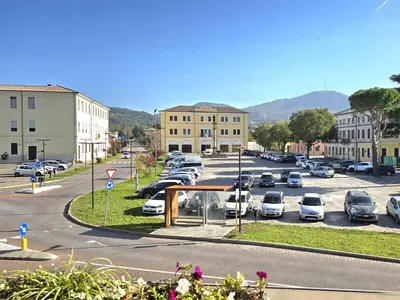 Vista generica sulle montagne o vista sulle montagne dall'interno del bed & breakfast
