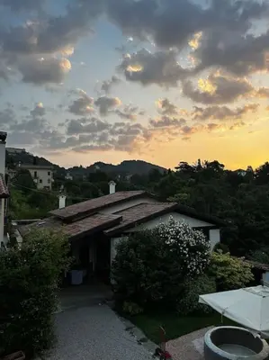 Alba o tramonto visti dall'interno dell'appartamento o dai dintorni