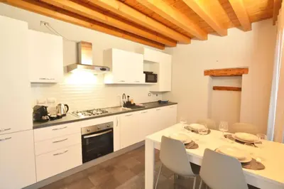Cucina o angolo cottura di Dimora Leon Bianco - eleganza e centralità