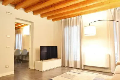TV o dispositivi per l'intrattenimento presso Dimora Leon Bianco - eleganza e centralità
