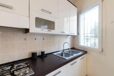 Cucina o angolo cottura di enJoy Home - Appartamento Carducci