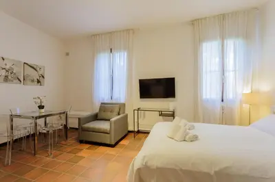 TV o dispositivi per l'intrattenimento presso Yourbanflat Il Chiostro Nascosto