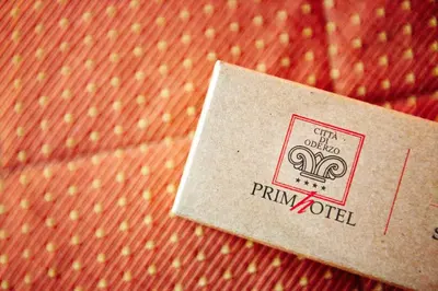 Certificato, attestato, insegna o altro documento esposto da Primhotel