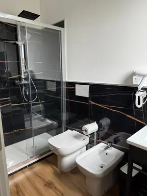 Bagno di Infinity House - Eleganza Moderna tra Treviso e Venezia