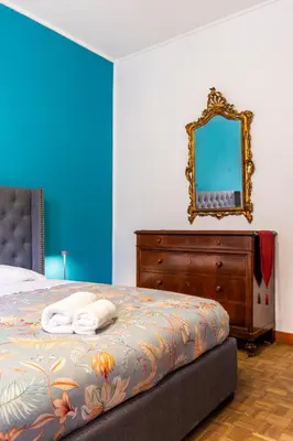 Letto o letti in una camera di Just Urban Stays - 3-BR Canal View Apartment - 9 Min Piazza San Marco