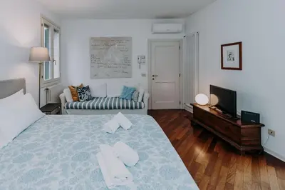 Letto o letti in una camera di Elegant nice Home with Private Terrace in Venice - Frari church