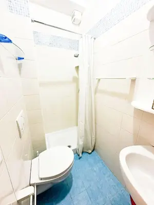 Bagno di Monolocale, Vicino al Mare - CONDOMINIO RIALTO
