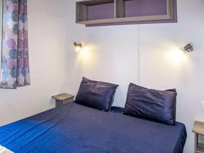 Letto o letti in una camera di Holiday Home Happy Premium by Interhome
