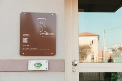 Certificato, attestato, insegna o altro documento esposto da Wine & Wellness