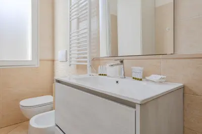 Bagno di Luxury Calatrava - Apartment in Venetian Palazzo by Sarlux
