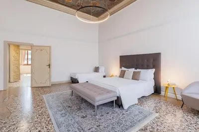 Letto o letti in una camera di Luxury Calatrava - Apartment in Venetian Palazzo by Sarlux