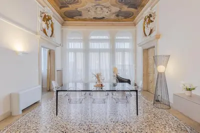 Hall o reception di Luxury Calatrava - Apartment in Venetian Palazzo by Sarlux
