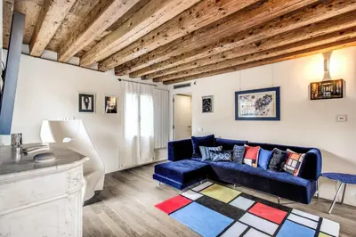 Area soggiorno di Stunning Venetian Apartment by Biennale Gardens