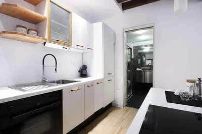 Cucina o angolo cottura di comodo appartamento centrale