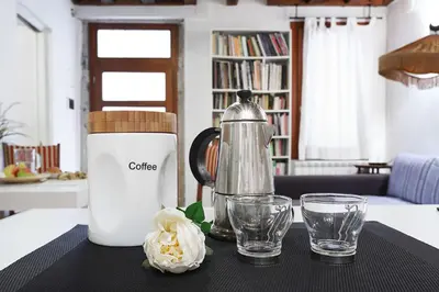 Set per la preparazione di tè e caffè presso comodo appartamento centrale