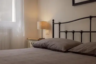 Letto o letti in una camera di Elegante Appartamento con Vista - Colli Euganei