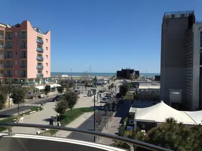 Vista generica sul mare o vista sul mare dall'interno dell'appartamento