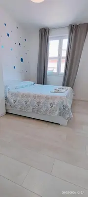 Letto o letti in una camera di APPARTAMENTO BLU -OVER THE RAINBOW APARTMENTS - LIDO di JESOLO- check in check out on Saturday