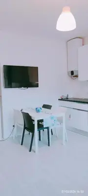 TV o dispositivi per l'intrattenimento presso APPARTAMENTO BLU -OVER THE RAINBOW APARTMENTS - LIDO di JESOLO- check in check out on Saturday