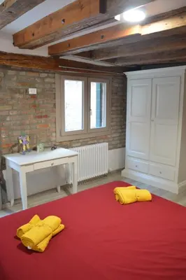 Letto o letti in una camera di appartamento con corte privata