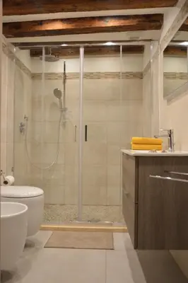 Bagno di appartamento con corte privata