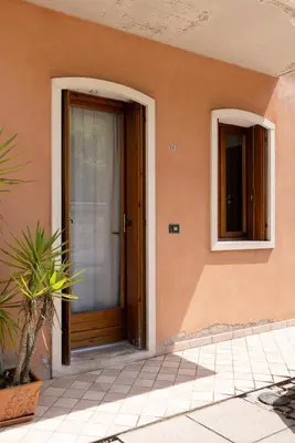 Facciata o entrata di Boutique apt with private parking
