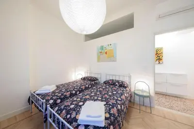 Letto o letti in una camera di Principe di Piemonte apartment 10m Venice 6 guests