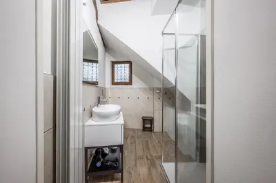 Bagno di Apt Window on Venice