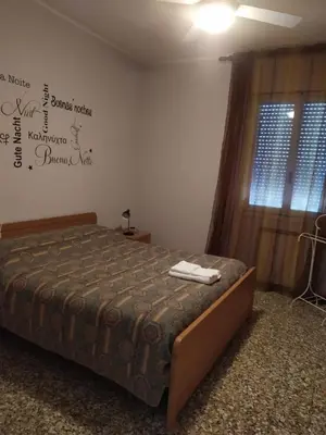 Letto o letti in una camera di Il Giardino dei Ciliegi appartamento con 3 camere