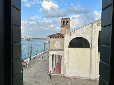 Vista generica sul mare o vista sul mare dall'interno dell'appartamento