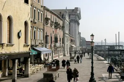 Vista generica su Venezia o vista sulla città dall'interno della casa vacanze