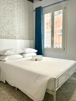 Letto o letti in una camera di Quiet apartment with canal view