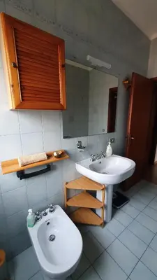 Bagno di spazi generosi in quartiere tranquillo Padova - Lila