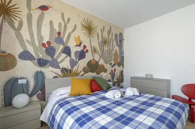 Letto o letti in una camera di Cozy Apt - Close to City Center and Train Station