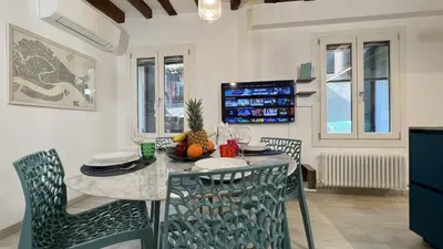 TV o dispositivi per l'intrattenimento presso Apartment Stella Bis, 500m from Rialto's Bridge