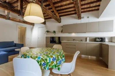 Cucina o angolo cottura di Yourbanflat Piazza dei Signori 2