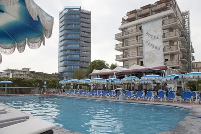 Piscina di Hotel Elpiro o nelle vicinanze
