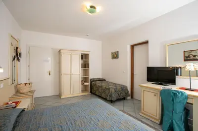TV o dispositivi per l'intrattenimento presso Hotel Elpiro