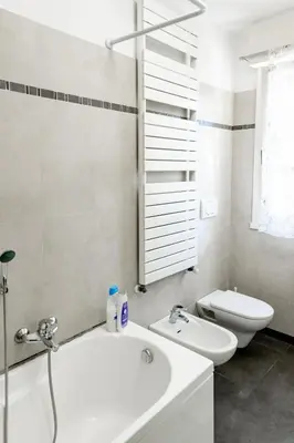 Bagno di Charming Two Bedroom Private Apartment