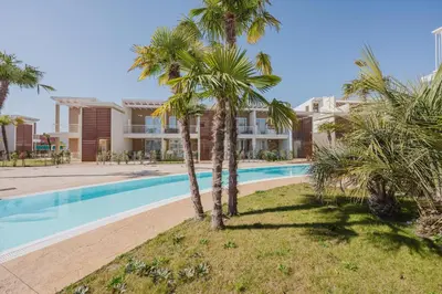 Piscina di Wave Island Mega F20 o nelle vicinanze